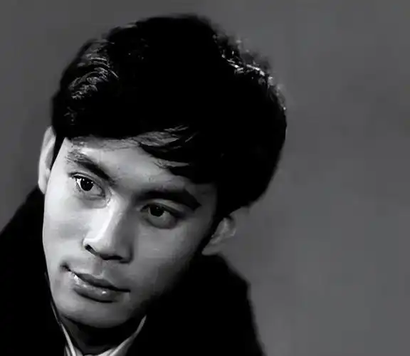 张光北("硬汉"张光北:与学妹假戏真做"一吻定情",婚后32年不拍吻戏