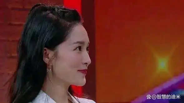 近日,在《天天向上》节目中,李沁与王一博的互动引发了网友们的关注.