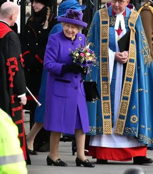 皇室穿搭细节真精致色彩鲜艳却不显廉价优雅华贵至今也不过时