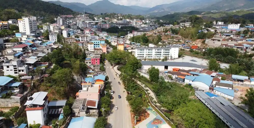 中缅边境畹町镇,近距离看缅甸,差距并不大