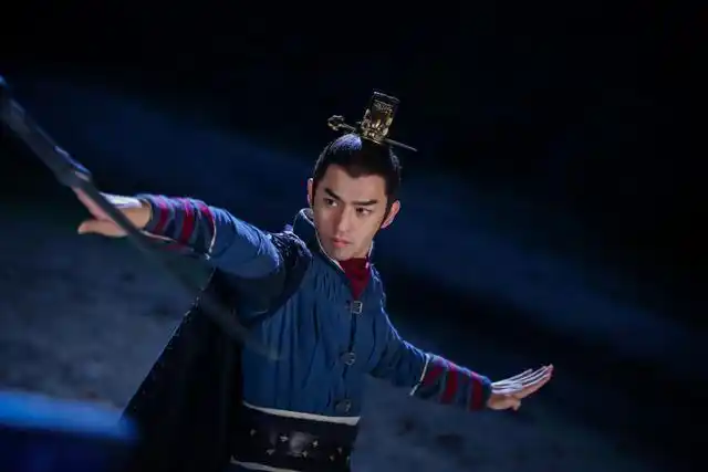 多变陈柏霖携《火王》回归小荧幕 网友赞叹归来仍是少年