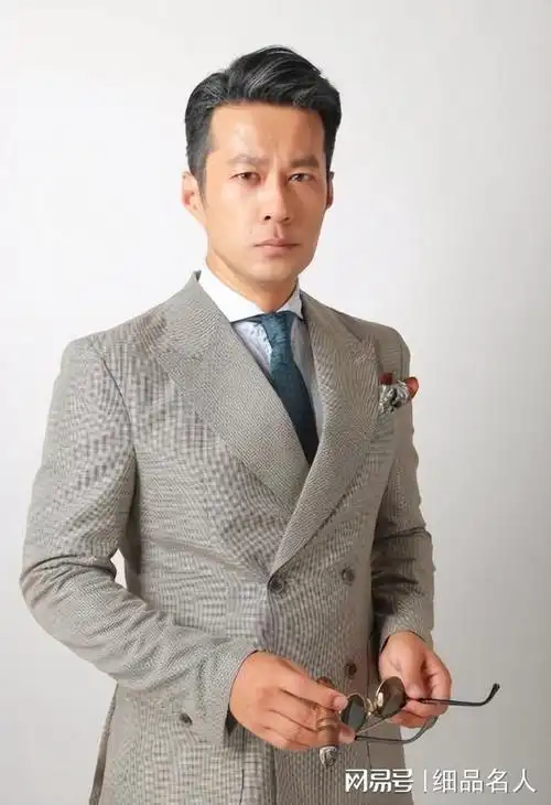 著名演员谭凯免费当司机走上演艺路他的孝心白发老母的眼泪