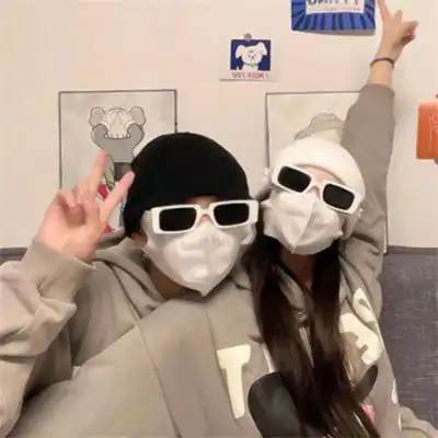 2022最新搞怪奇葩的好玩情侣头像