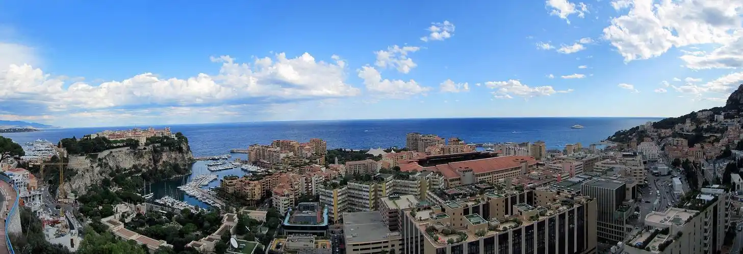 p>摩纳哥公国(法语:la principauté de monaco),简称"摩纳哥",是