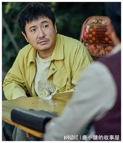 沈腾一家三口看飞驰人生2开场前共享冰淇淋欢乐连连