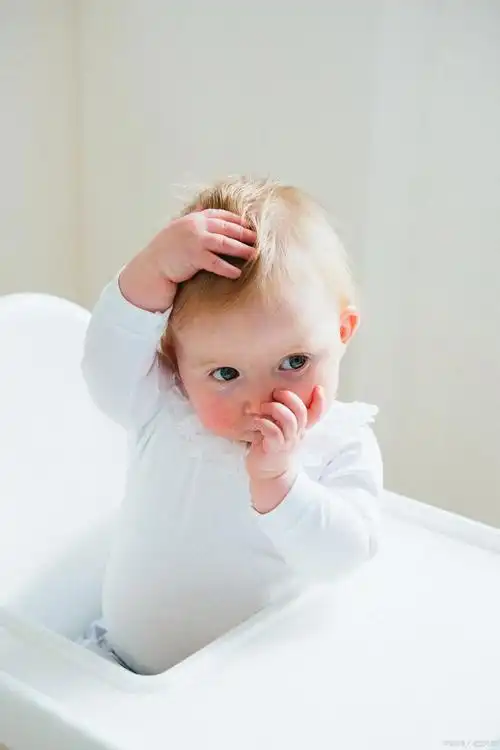 宝宝睡觉时摇头并不一定是缺钙 可能是以下原因导致