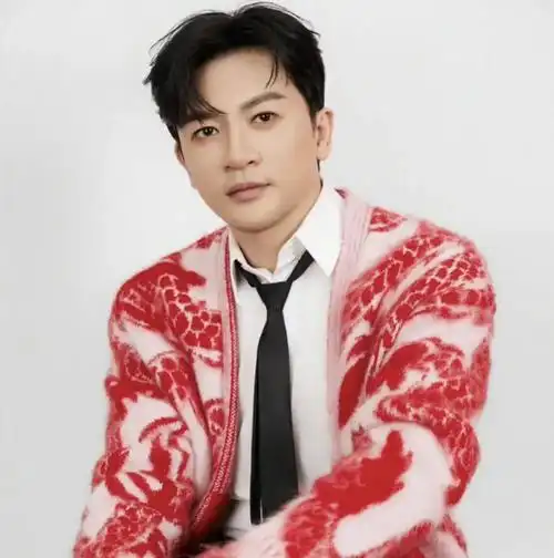 苏有朋家中现状 苏有朋晒出家中现状,地震造成了一定程度的影响,熊倒