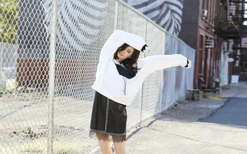 辣妈杨幂元气青春杂志写真图片桌面壁纸,辣妈杨幂开启了逆生长的节奏