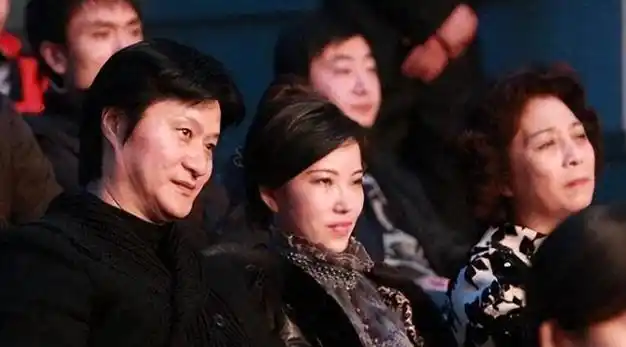 范冰冰父亲再惹争议,大庭广众想亲新娘|左岸|范涛|范丞丞|洪金宝_网易