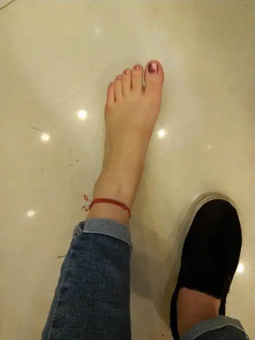 这样算脚背高胖脚吗?