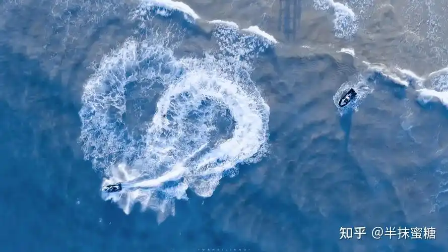 请问有没有这张类似的图片呢就是我记得王一博冲浪可嫩我记错了谢谢