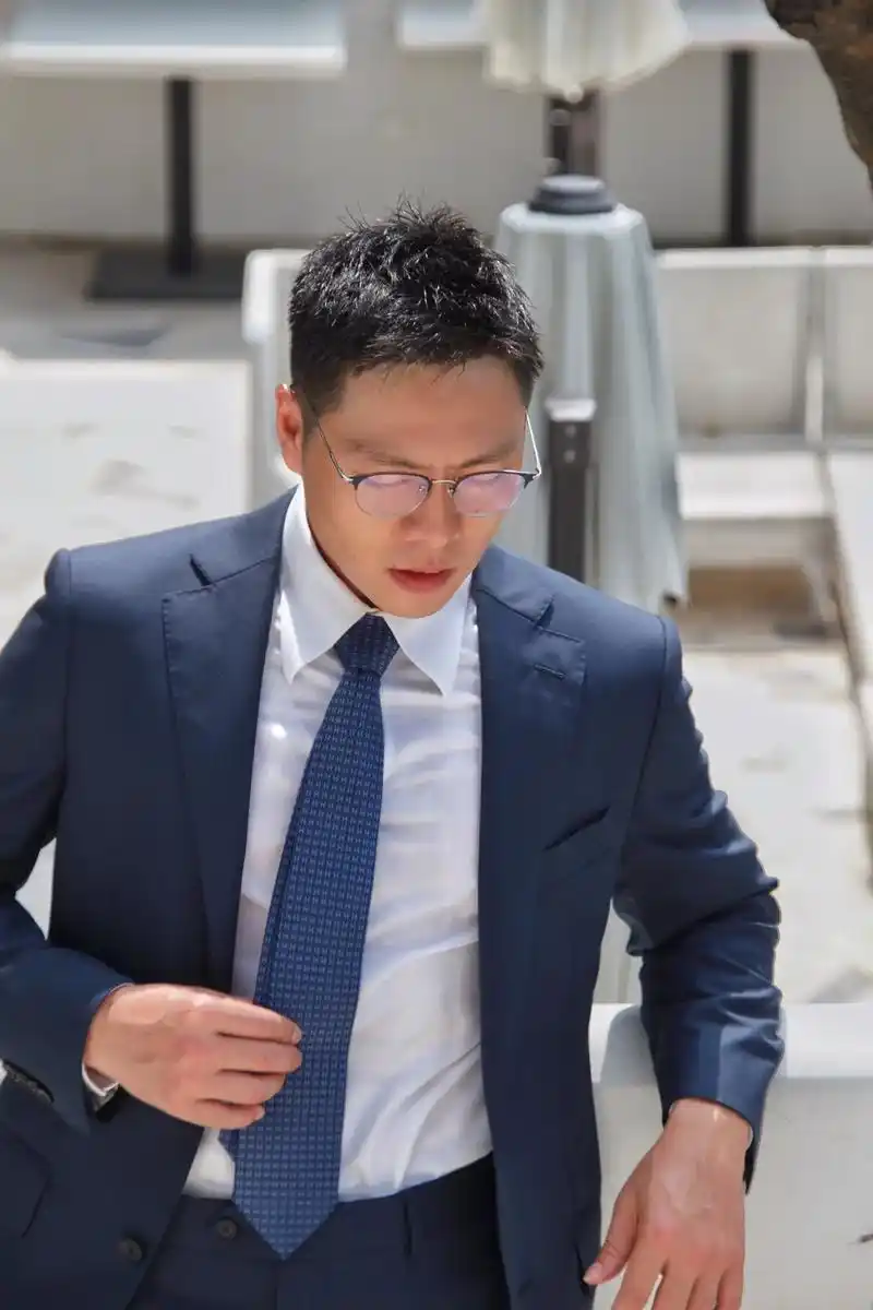 正装大叔.当我无法从你身上 感受到我自己的 重要性的时候 那 - 抖音