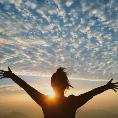 女生专属微信背影头像唯美好看 姑娘我天生傲骨怎能服输-微信头像