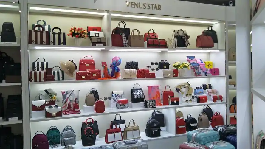 如何陈列venus star维纳斯配饰集合店的商品_包包