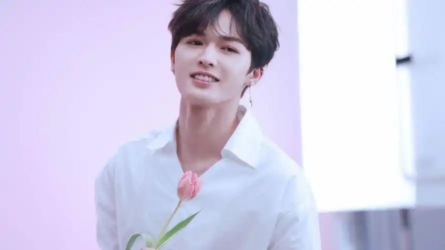 人间仙子:朱正廷又帅又可爱,出场还带仙气的小鲜肉,你喜欢吗?