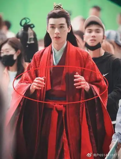 看龚俊山河令一身红衣难怪找他演疯批美人