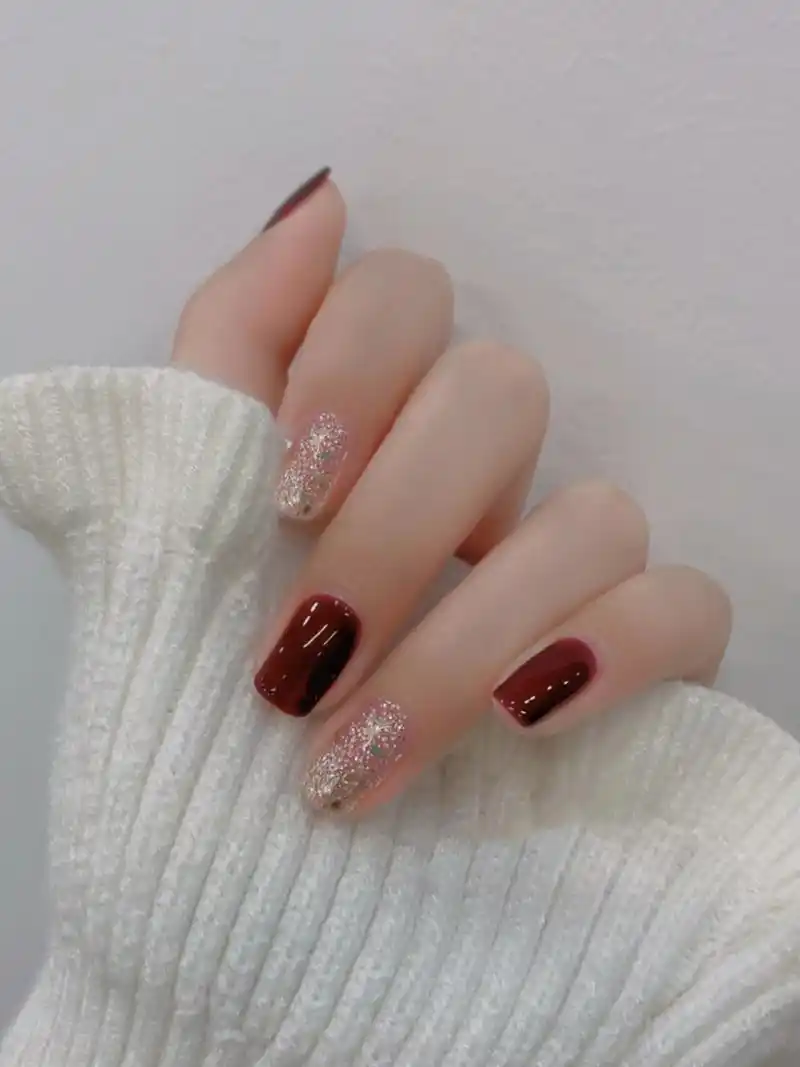 2023酒红色美甲!9494炒鸡显白哦! 2023酒红色美甲!
