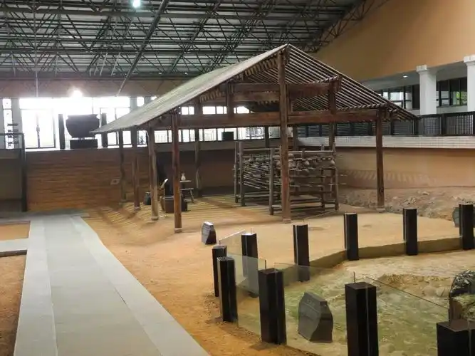 著名的郊坛下南宋官窑遗址就坐落在馆区之中