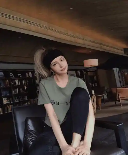 原创周扬青否认复合后晒照穿辣妹装秀凹凸身材终于明白小猪当年眼光