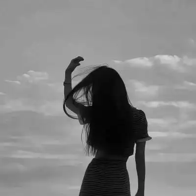 女图背影唯美头像黑白_女生头像_头像屋