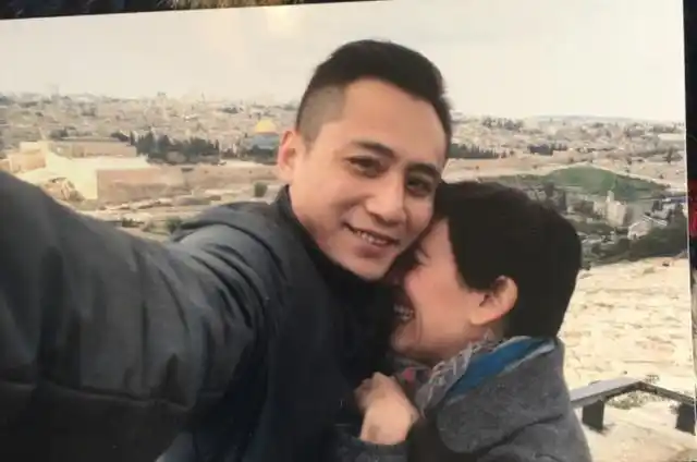 著名演员,为照顾患病妻子三年不拍戏,今妻子容颜苍老仍不离不弃!