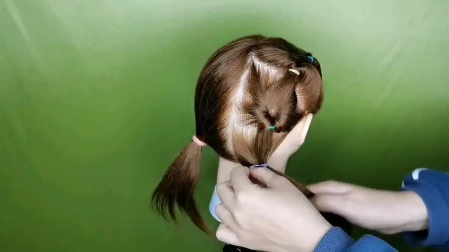 女宝宝短发这样扎清爽洋气头发一整天都不会乱
