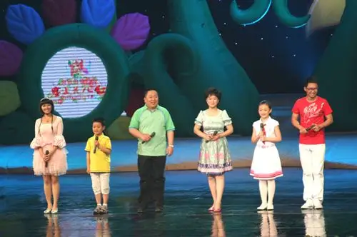 央视著名主持人董浩,鞠萍主持晚会