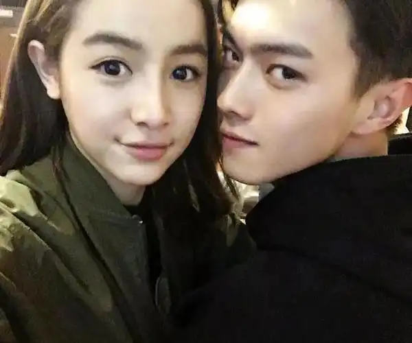 许凯前女友疑似曝光两人曾拍贴脸合照女方是于正力捧的新人