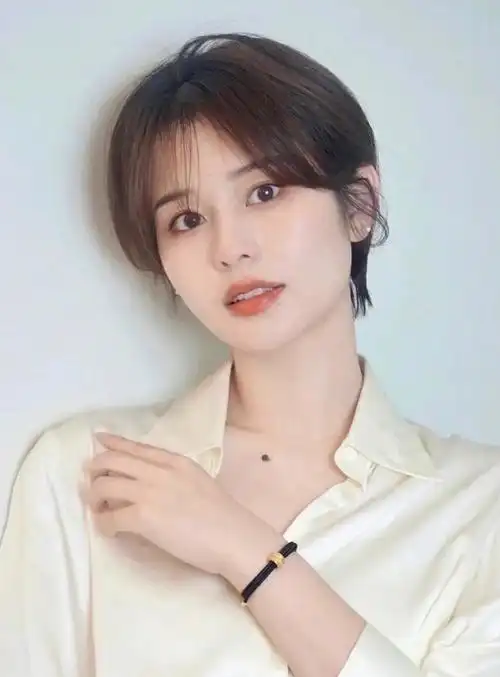 酷感十足#西安发型设计  #短发  #女生发型参考  #女生短发发型