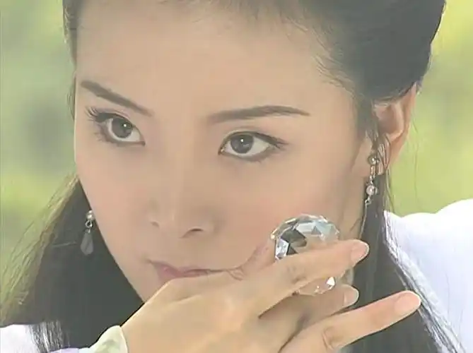 晴格格王艳当年为拍还珠格格3推掉后来大火的金庸剧