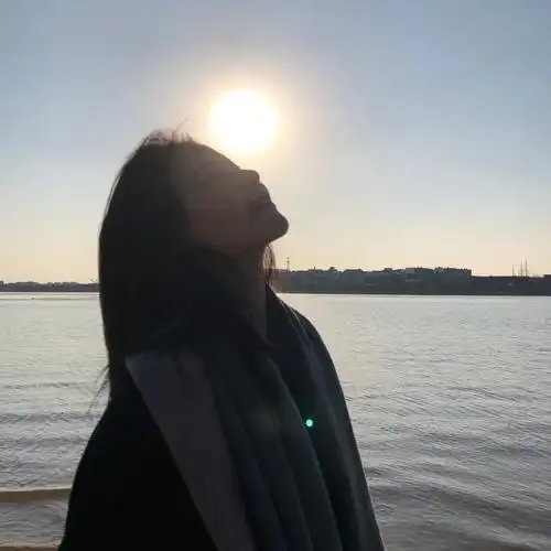 三色堇儿黑白侧颜海边女头