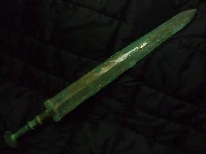 战汉青铜三箍剑1