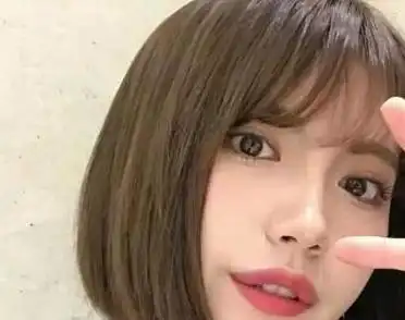 不过,也有很多好看的发型适合发量多的女生.