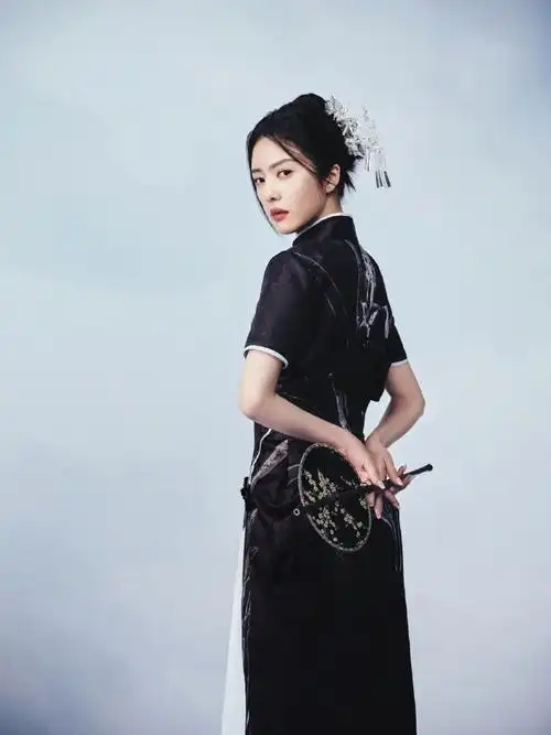 蔡文静新中式look##蔡文静旗袍盘发