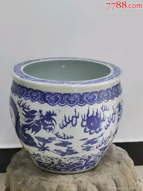 青花纹龙鱼瓷缸大罐