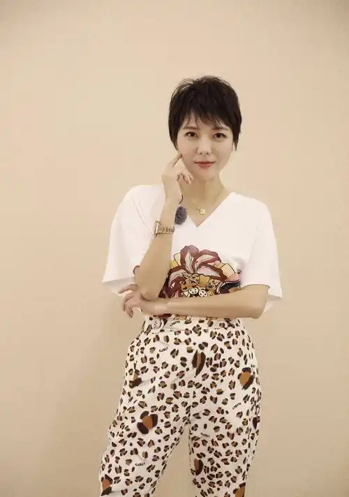 汪涵妻子高调现身_林凤娇_杨乐乐_生活