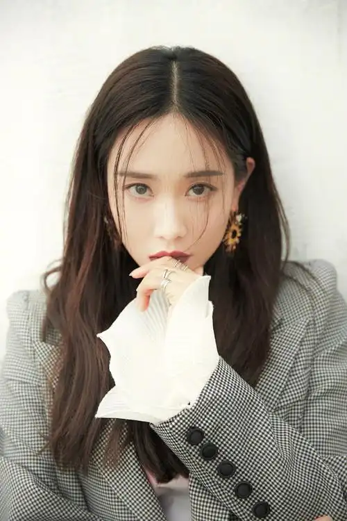 组图:原missa中国成员王霏霏拍写真 电眼迷人魅力足_高清图集_新浪网