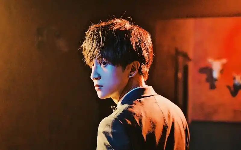 歌手薛之谦帅气个性壁纸_最受欢迎唱作歌手