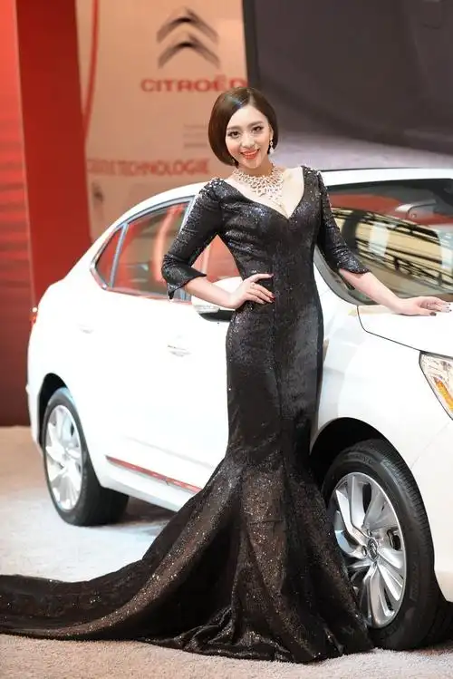 车模揭秘幕后生活奇葩男与外围女