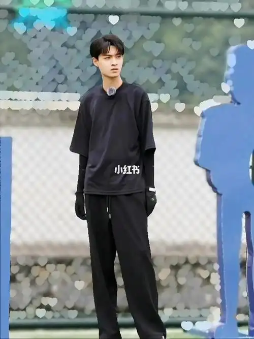 哥们哥们追星吗考虑下秦霄贤嘎嘎帅