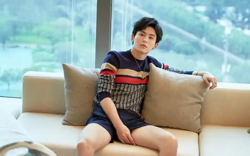 张哲瀚帅气写真图片桌面壁纸