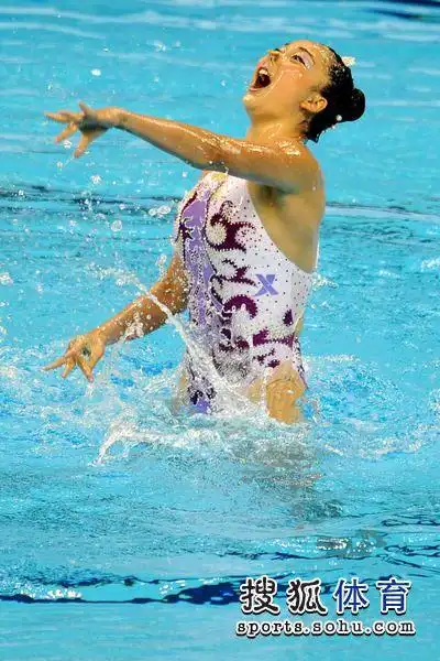 组图:孙文雁获自由自选铜牌 表演如同水中精灵