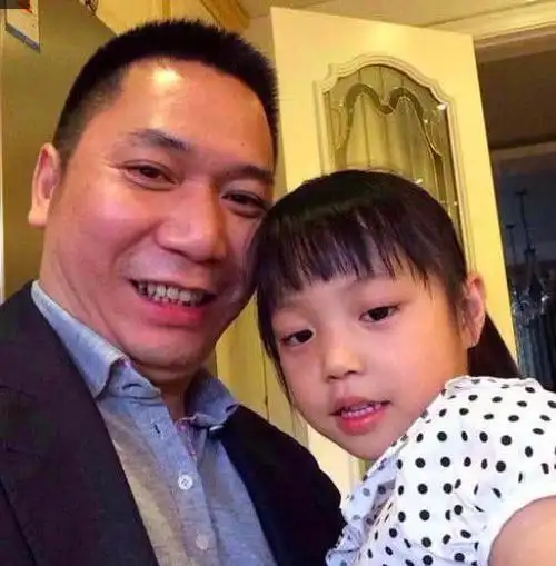 3亿购豪宅,受益人或为小四月,继子为其庆母亲节|黄有龙_网易订阅