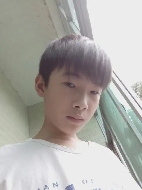 长成这样算丑吗?本人12岁