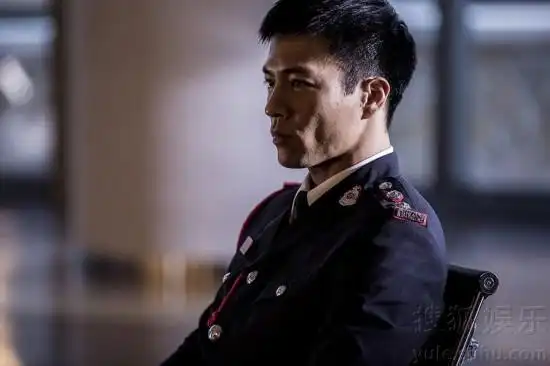 那些穿了制服就开挂的男星们 "救火三型男":谢霆锋,余文乐,安志杰