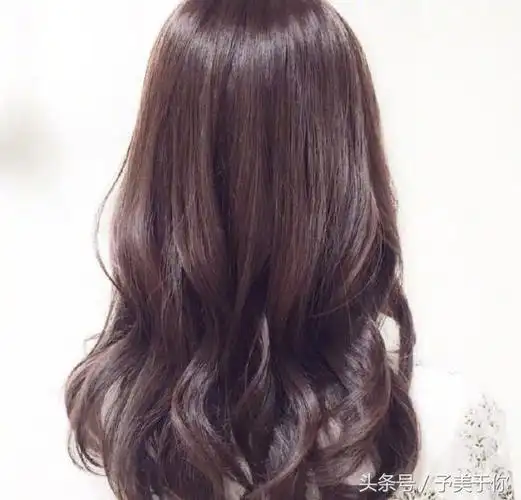 微卷中长发烫发发型,今年冬天头发这样烫美的刚刚好!