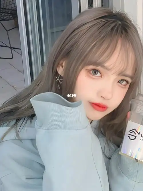 这个发色低调自然也很有质感的 比较百搭耐看 99黄