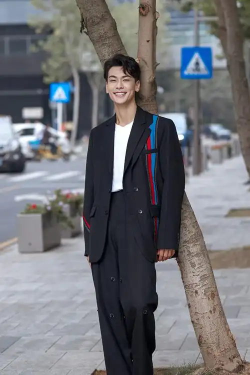 戴向宇出席公益盛典《她和他的恋爱剧本》热播再度实力圈粉