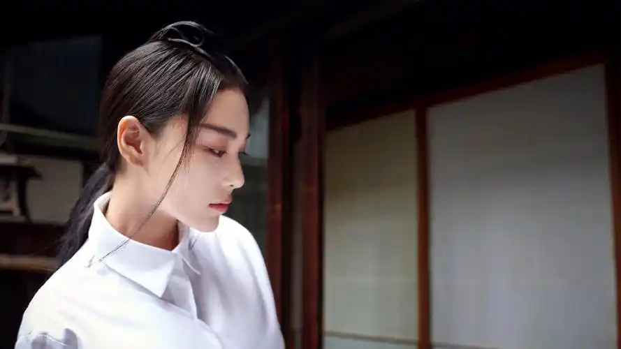 美女明星张馨予清纯写真桌面壁纸下载