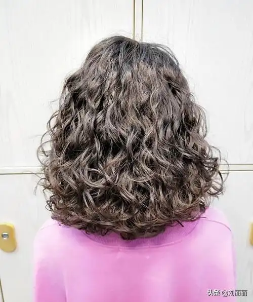 头发少适合烫什么发型发量少的女性发型别瞎烫